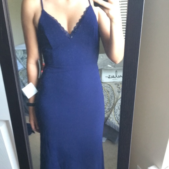 LULU’S LOVE STORY NAVY BLUE BACKLESS LACE MAXI - Picture 5 of 6